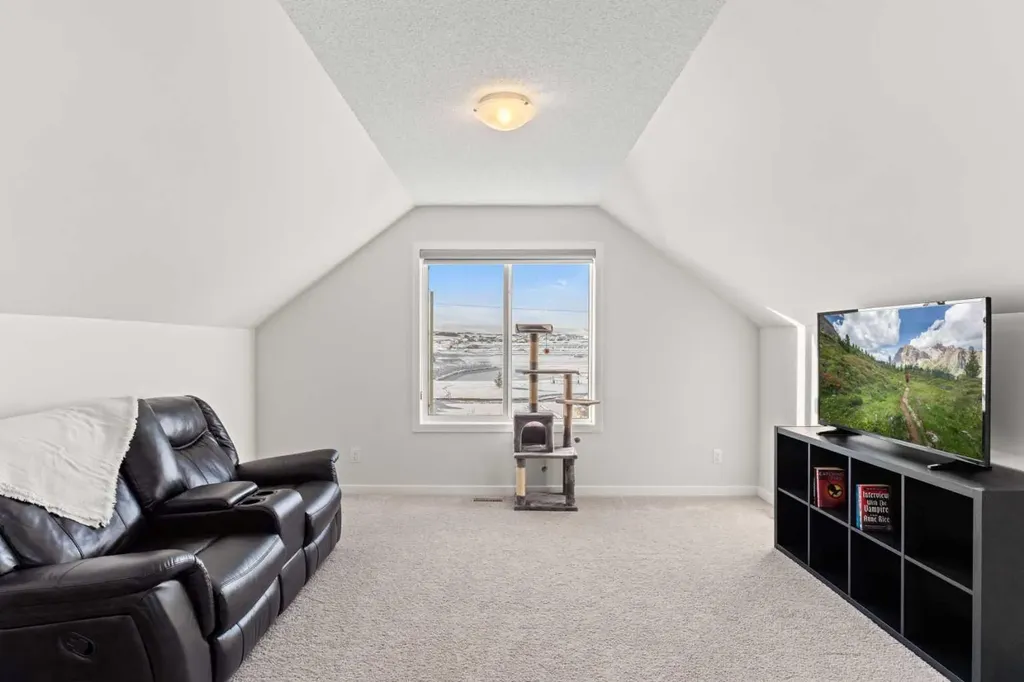 492 Chinook Gate Square SW Airdrie AB T4B4W1