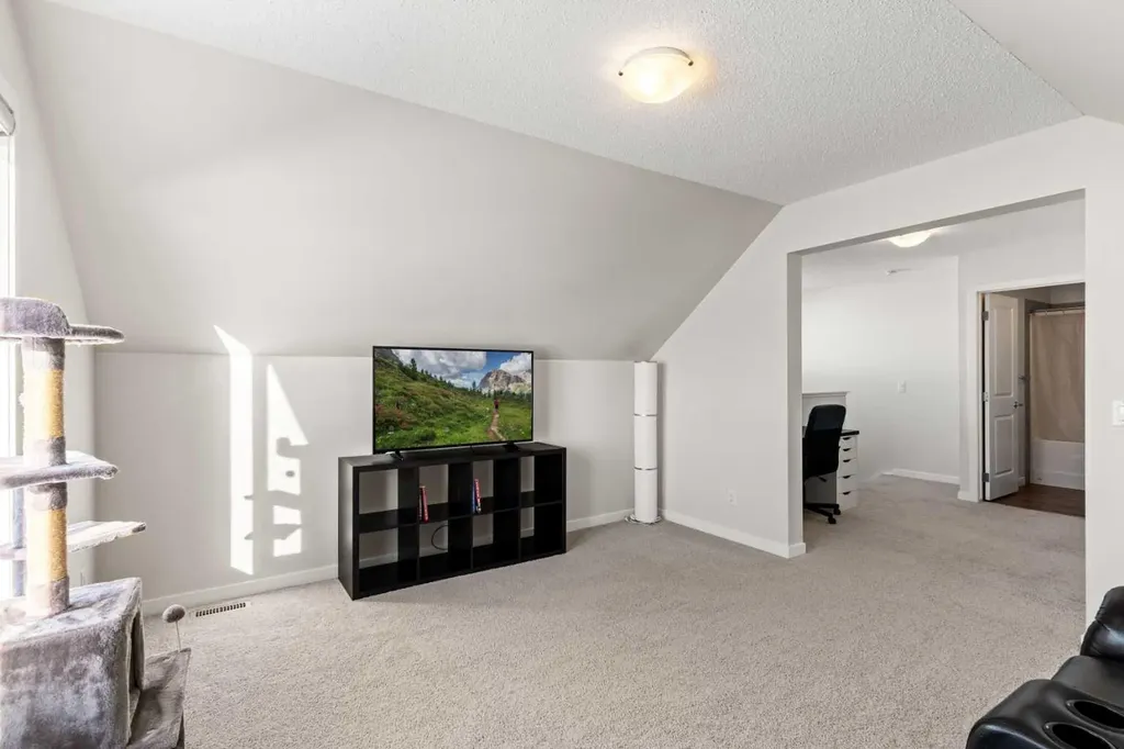 492 Chinook Gate Square SW Airdrie AB T4B4W1