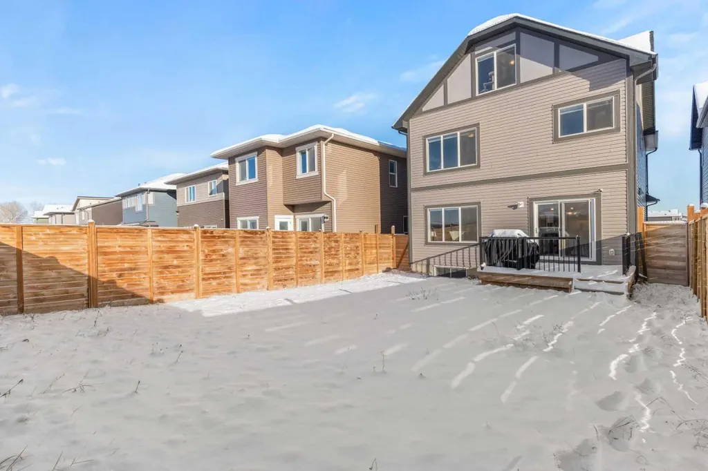 492 Chinook Gate Square SW Airdrie AB T4B4W1