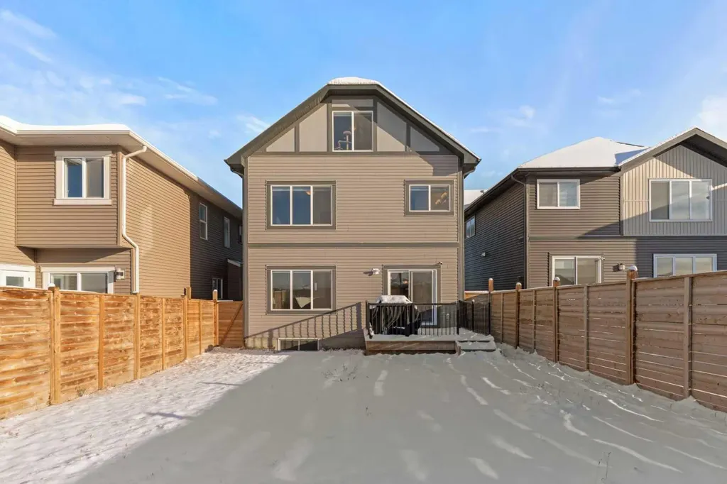 492 Chinook Gate Square SW Airdrie AB T4B4W1
