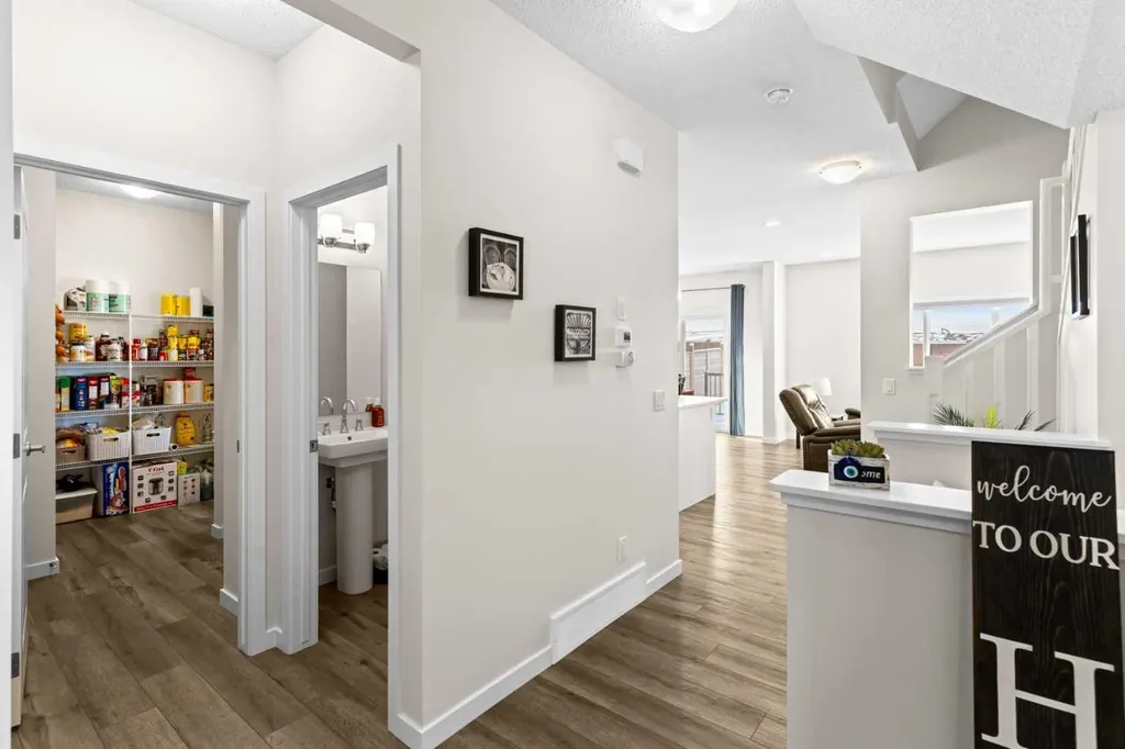 492 Chinook Gate Square SW Airdrie AB T4B4W1