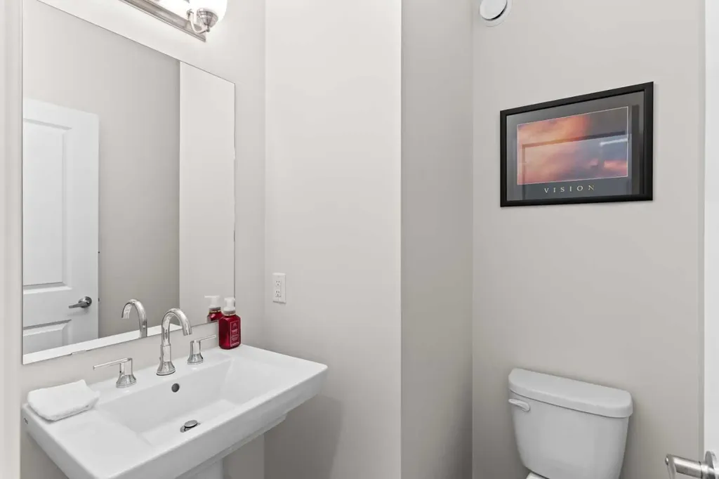 492 Chinook Gate Square SW Airdrie AB T4B4W1