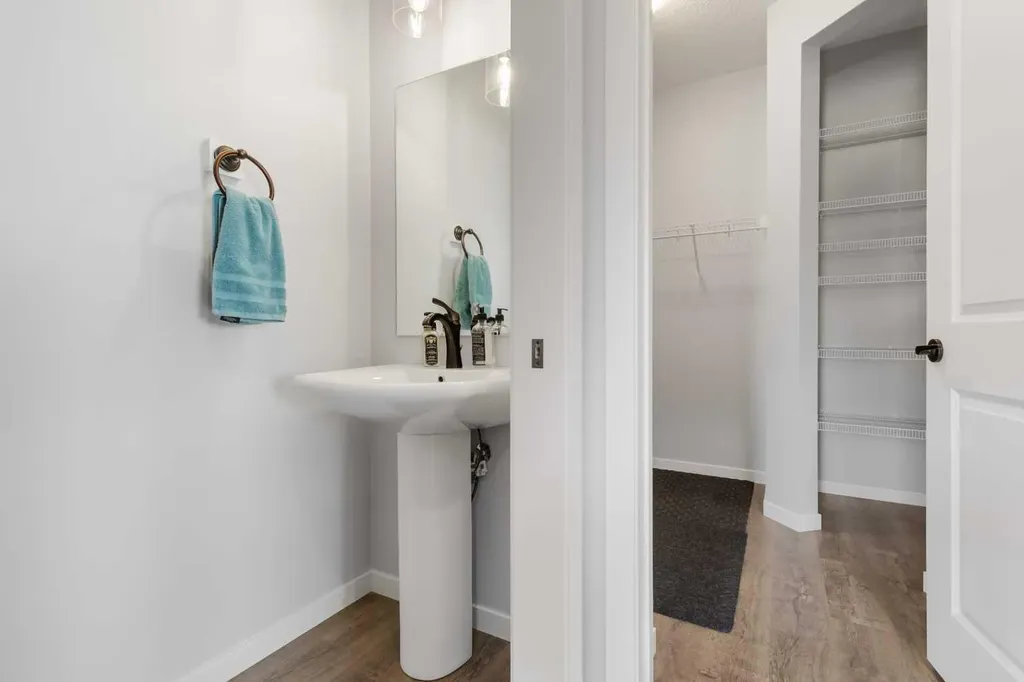 92 Sage Bluff Way NW Calgary AB T3R 1T4