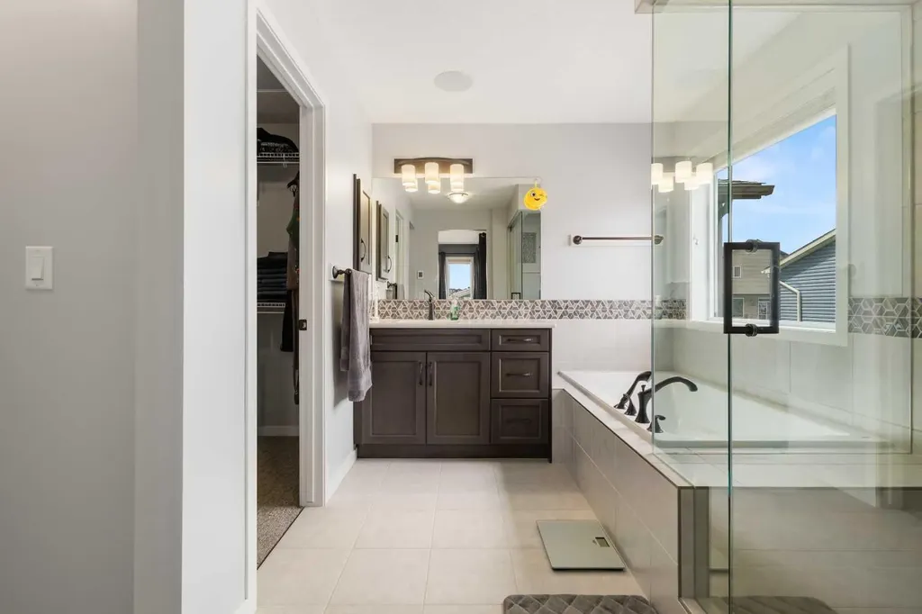 92 Sage Bluff Way NW Calgary AB T3R 1T4