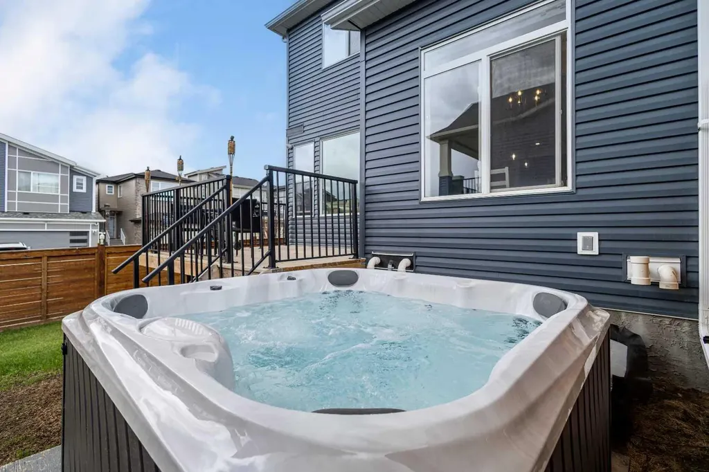 92 Sage Bluff Way NW Calgary AB T3R 1T4