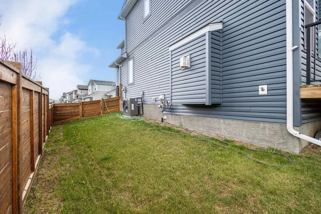 92 Sage Bluff Way NW Calgary AB T3R 1T4