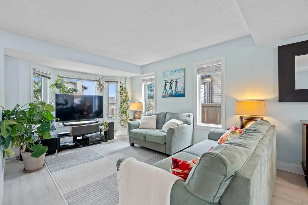 63 Falmere Way NE Calgary AB T3J 2Y7