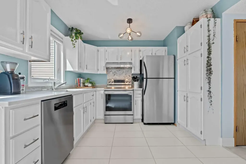 63 Falmere Way NE Calgary AB T3J 2Y7