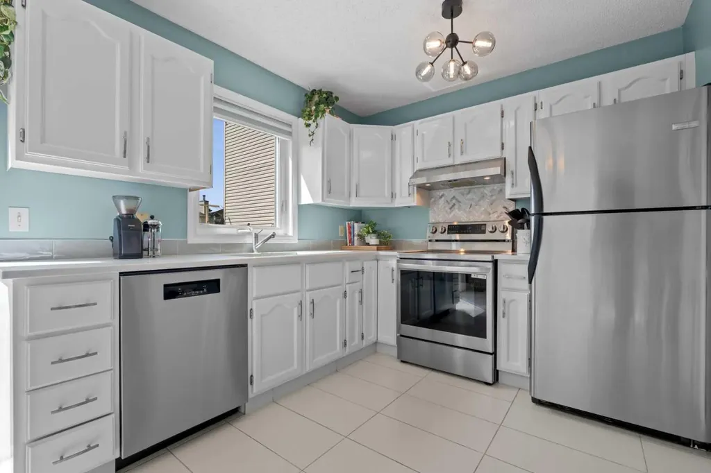 63 Falmere Way NE Calgary AB T3J 2Y7