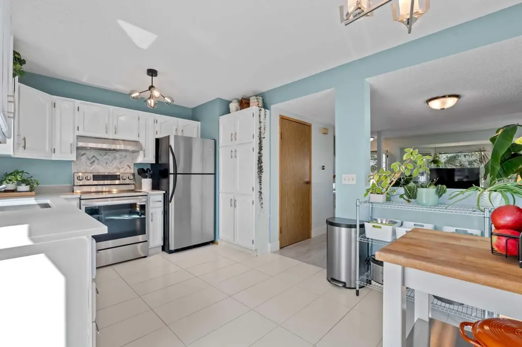 63 Falmere Way NE Calgary AB T3J 2Y7