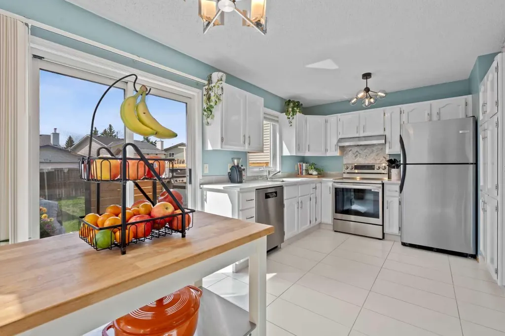 63 Falmere Way NE Calgary AB T3J 2Y7