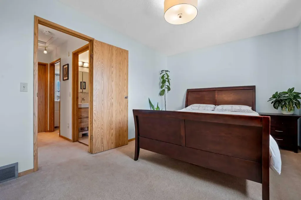 63 Falmere Way NE Calgary AB T3J 2Y7