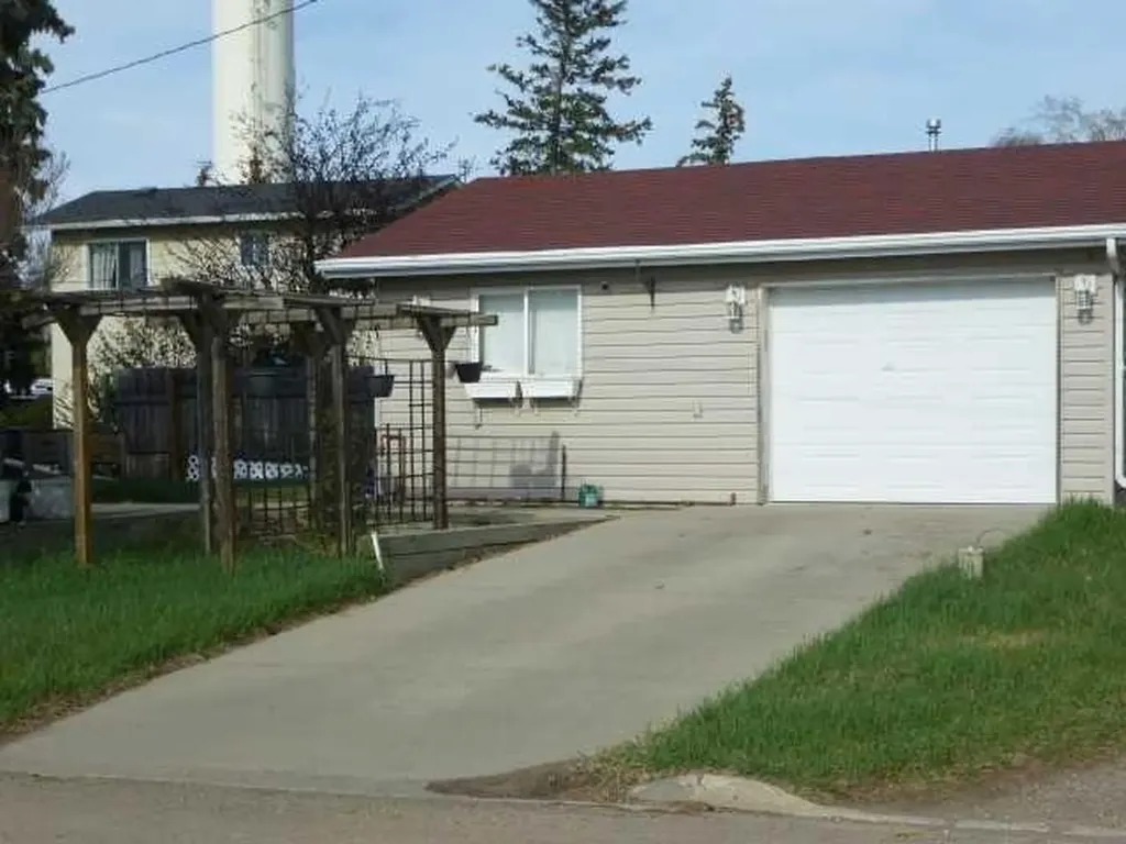 2301 20 Avenue N Bowden AB T0M 0K0