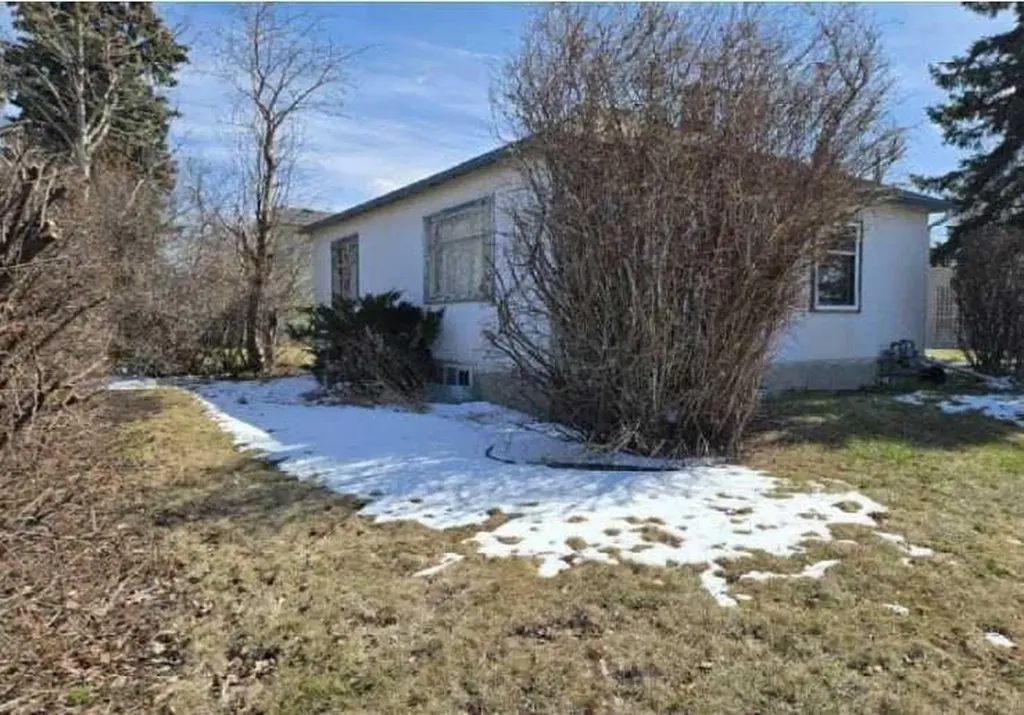 2301 20 Avenue N Bowden AB T0M 0K0