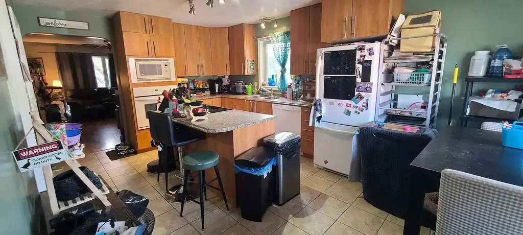10417 89 Street Peace River AB T8S1N9