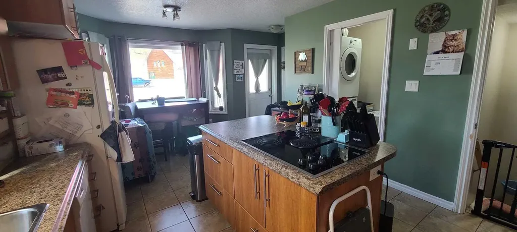 10417 89 Street Peace River AB T8S1N9