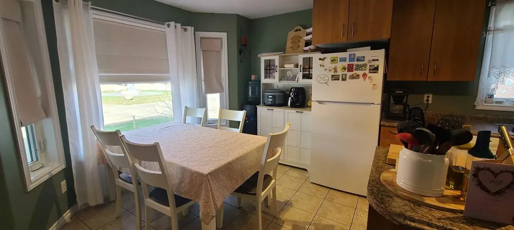 10417 89 Street Peace River AB T8S1N9