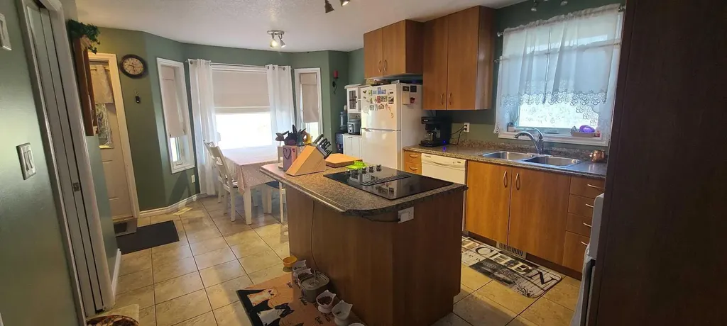 10417 89 Street Peace River AB T8S1N9