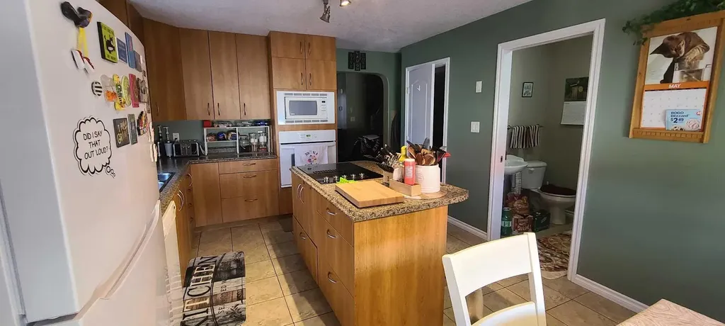 10417 89 Street Peace River AB T8S1N9