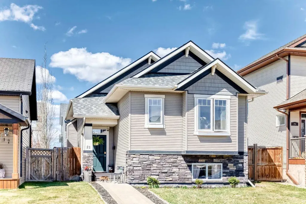 21 Valley Crescent Blackfalds AB T4M 0K4