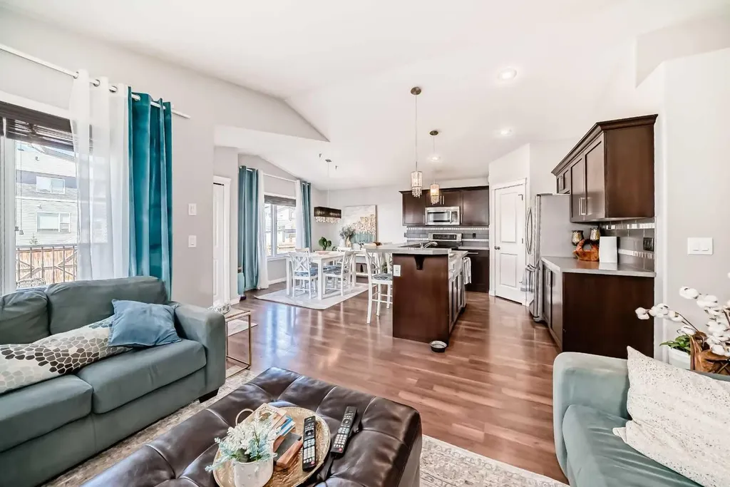 21 Valley Crescent Blackfalds AB T4M 0K4