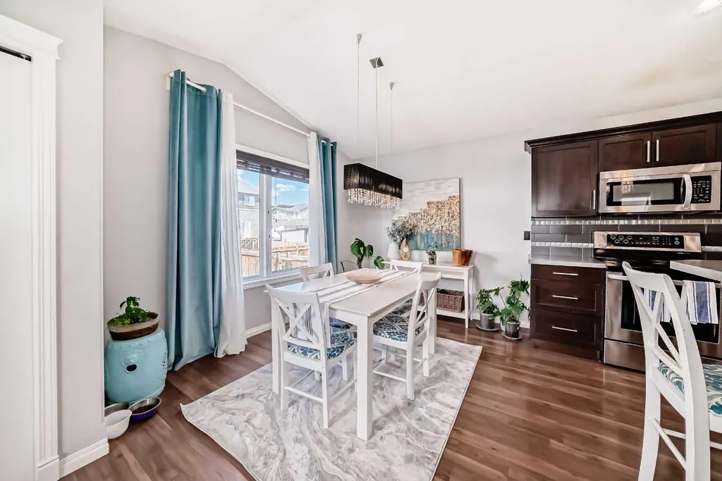 21 Valley Crescent Blackfalds AB T4M 0K4