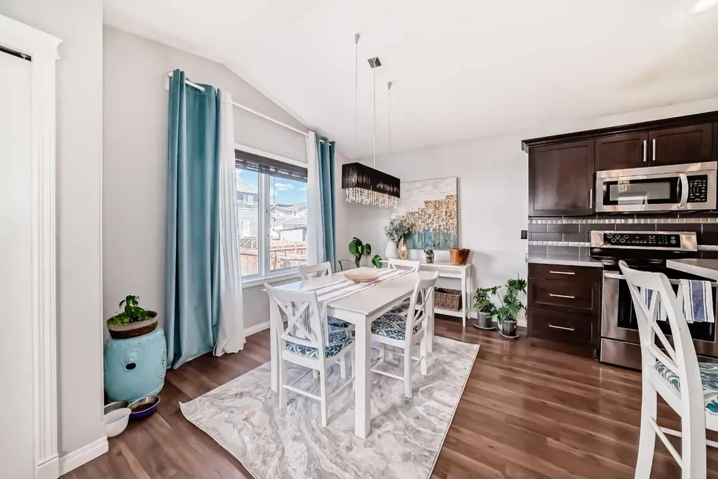 21 Valley Crescent Blackfalds AB T4M 0K4