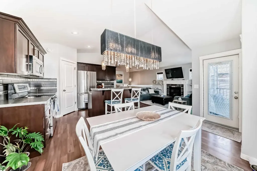 21 Valley Crescent Blackfalds AB T4M 0K4