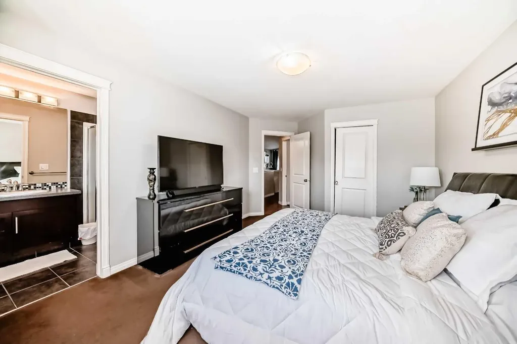 21 Valley Crescent Blackfalds AB T4M 0K4