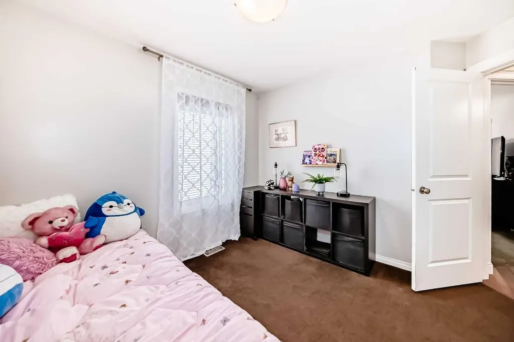 21 Valley Crescent Blackfalds AB T4M 0K4