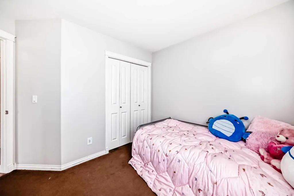 21 Valley Crescent Blackfalds AB T4M 0K4