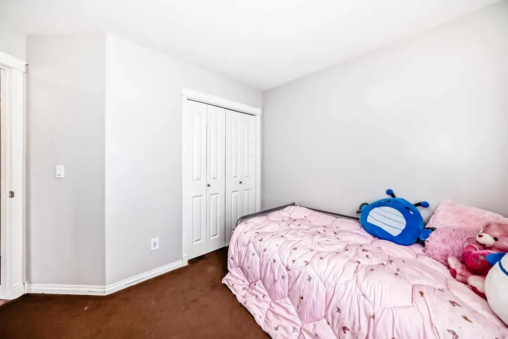 21 Valley Crescent Blackfalds AB T4M 0K4