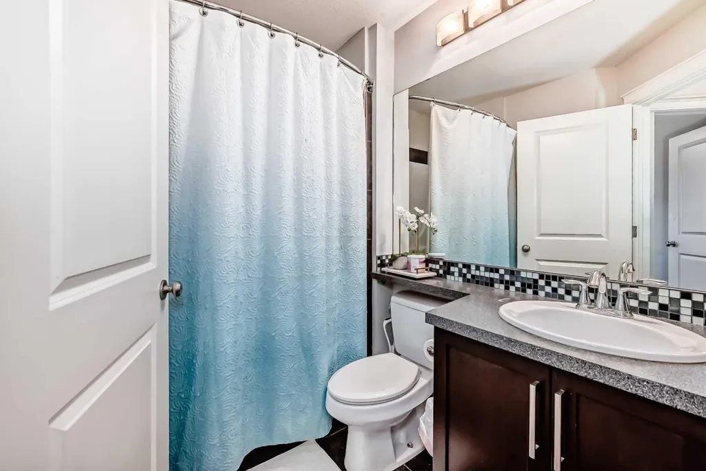 21 Valley Crescent Blackfalds AB T4M 0K4