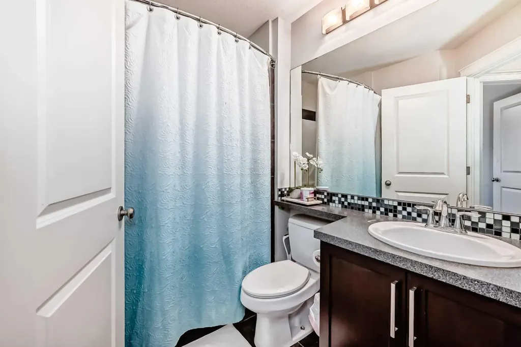 21 Valley Crescent Blackfalds AB T4M 0K4