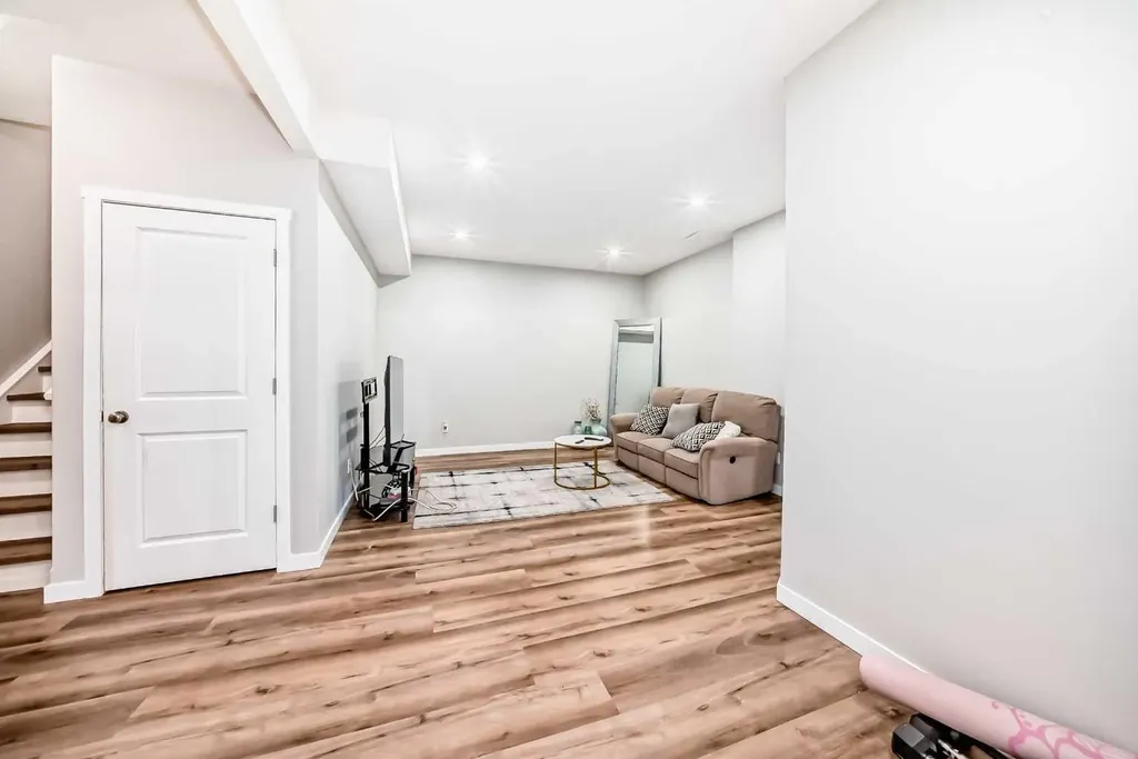 21 Valley Crescent Blackfalds AB T4M 0K4