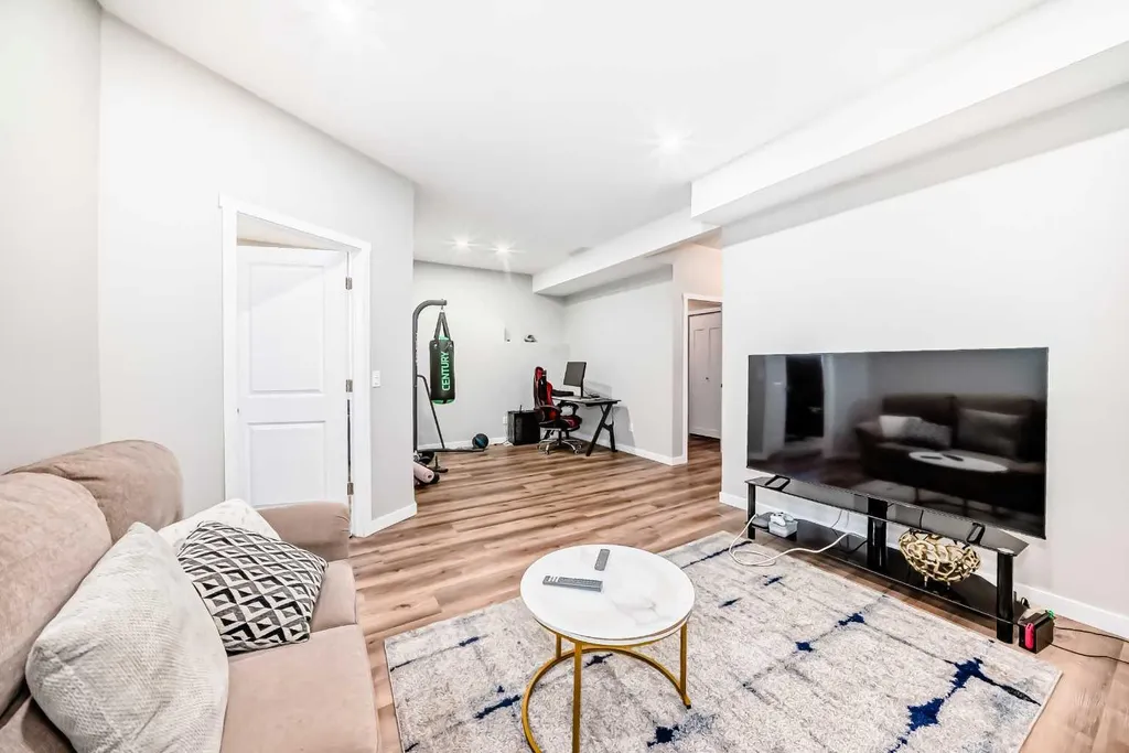 21 Valley Crescent Blackfalds AB T4M 0K4