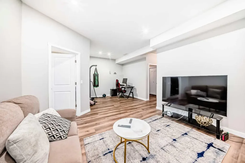 21 Valley Crescent Blackfalds AB T4M 0K4