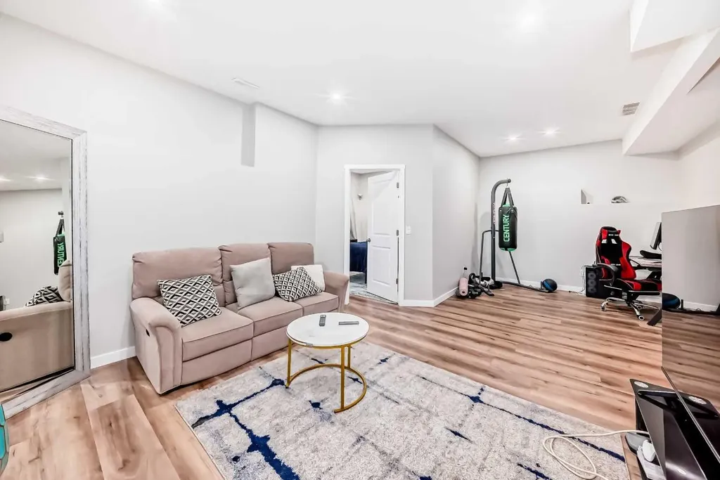 21 Valley Crescent Blackfalds AB T4M 0K4