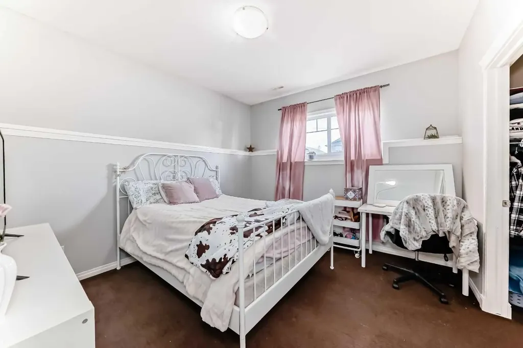 21 Valley Crescent Blackfalds AB T4M 0K4