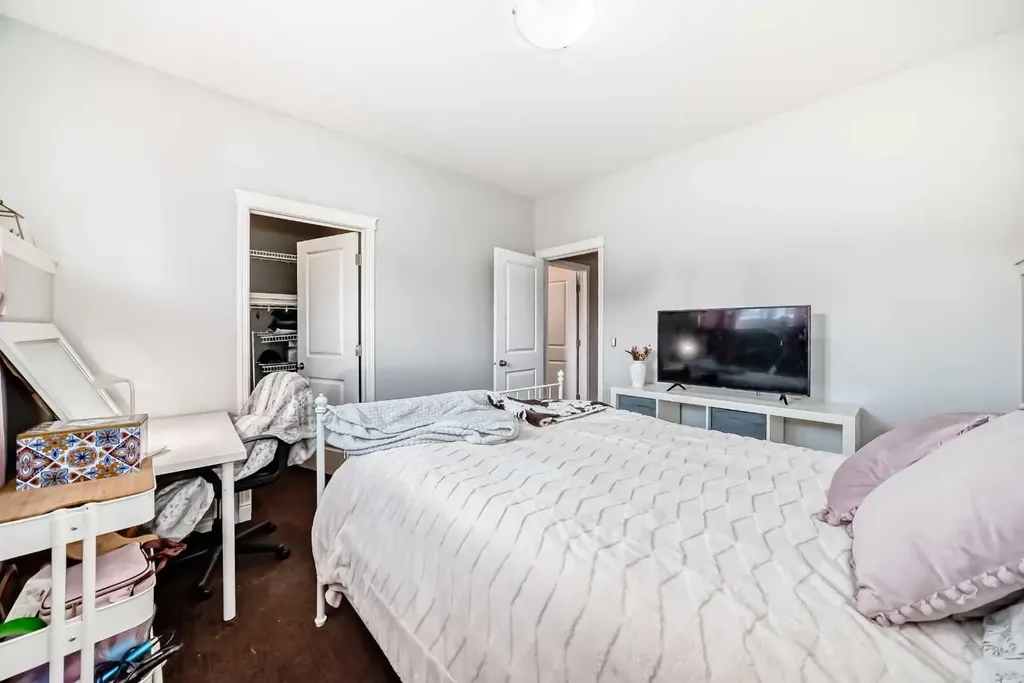21 Valley Crescent Blackfalds AB T4M 0K4