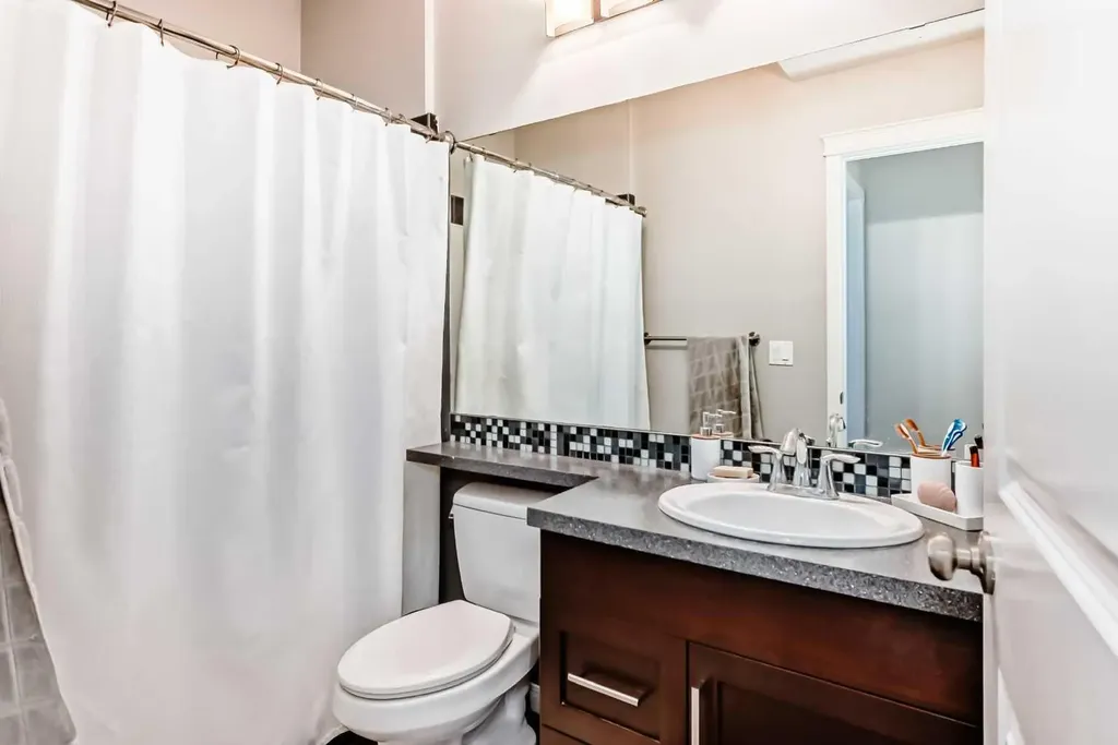 21 Valley Crescent Blackfalds AB T4M 0K4