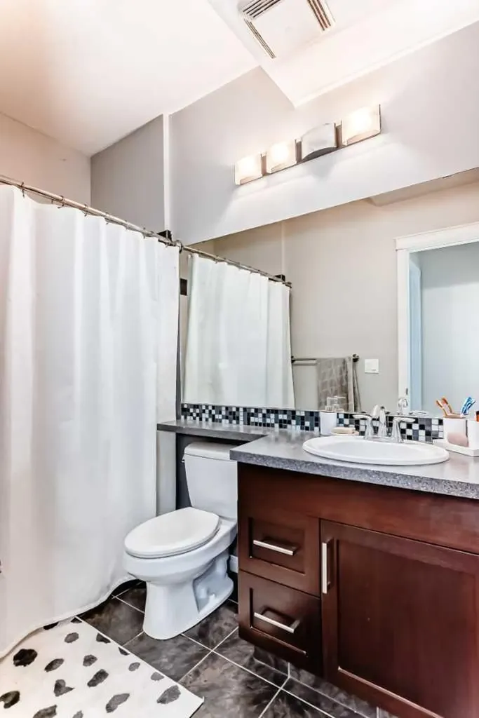 21 Valley Crescent Blackfalds AB T4M 0K4