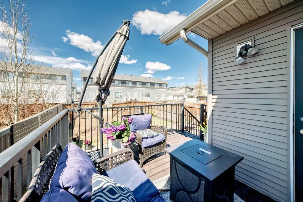 21 Valley Crescent Blackfalds AB T4M 0K4