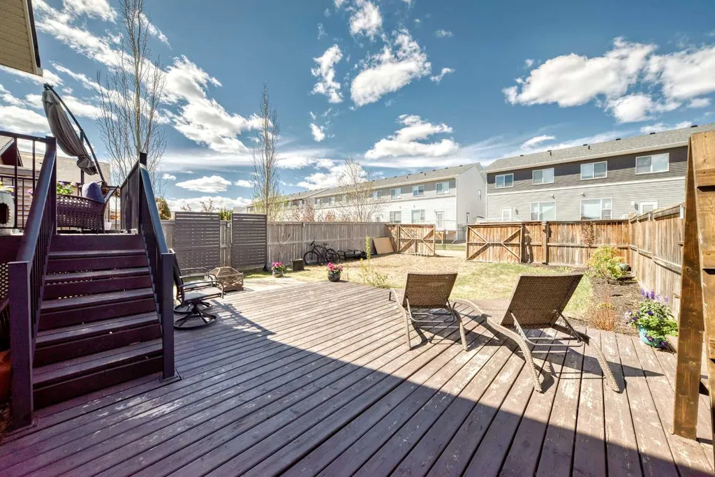 21 Valley Crescent Blackfalds AB T4M 0K4