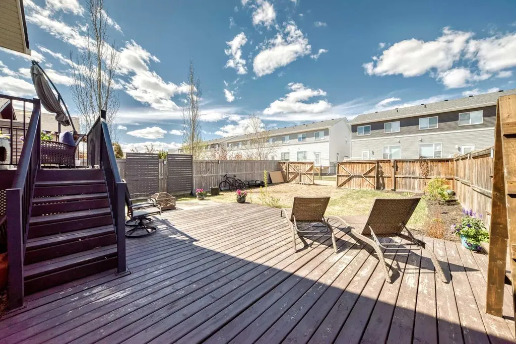 21 Valley Crescent Blackfalds AB T4M 0K4