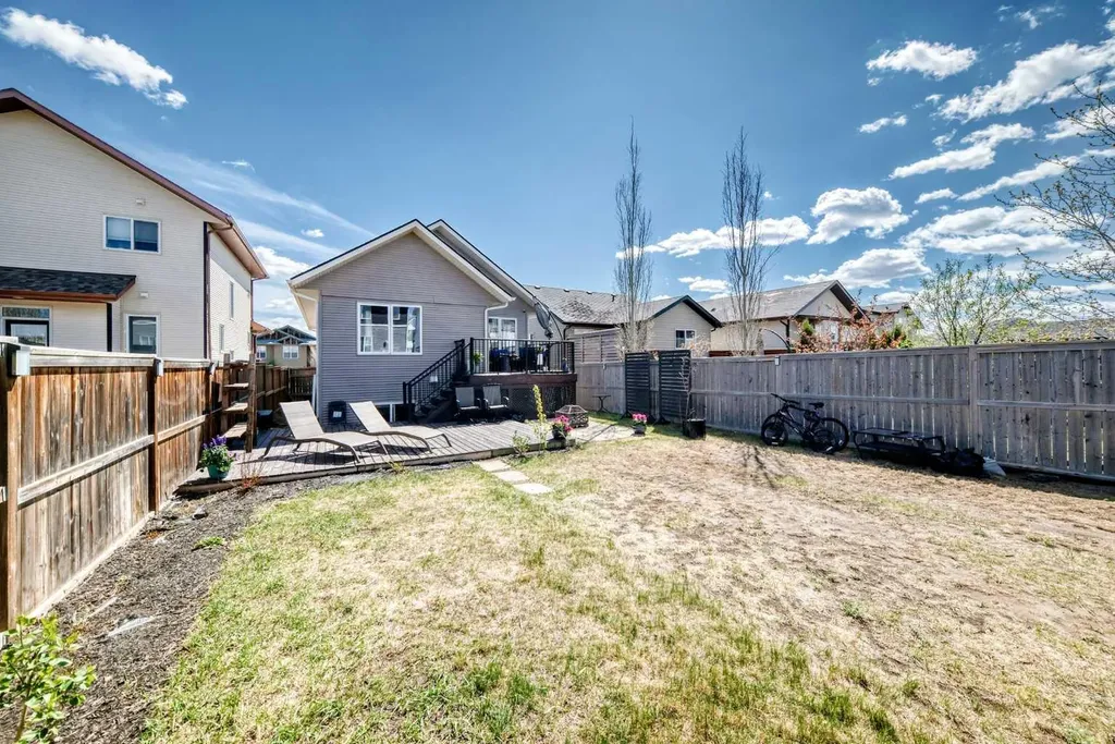 21 Valley Crescent Blackfalds AB T4M 0K4