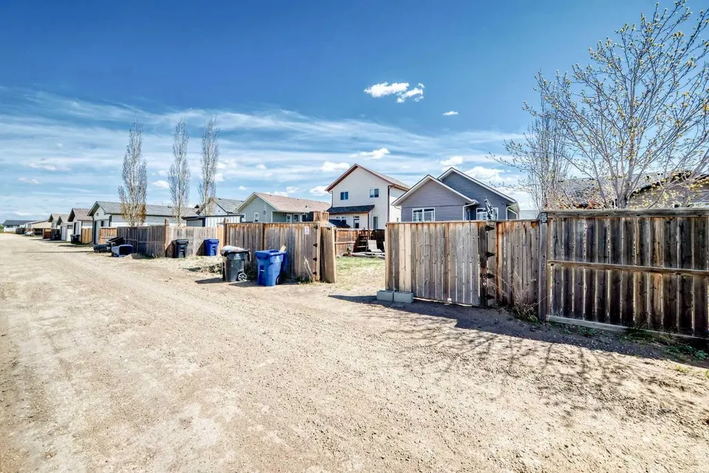 21 Valley Crescent Blackfalds AB T4M 0K4
