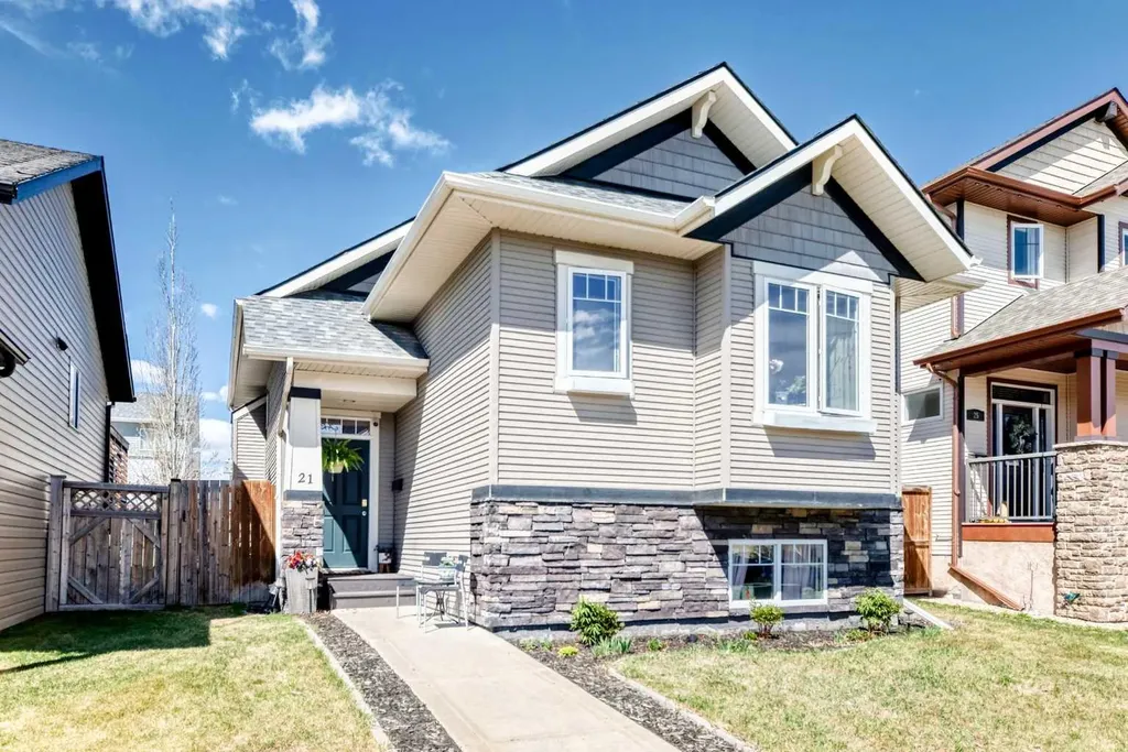 21 Valley Crescent Blackfalds AB T4M 0K4