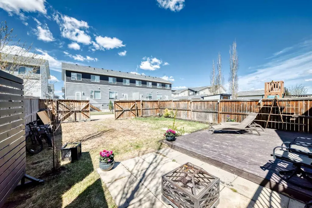21 Valley Crescent Blackfalds AB T4M 0K4