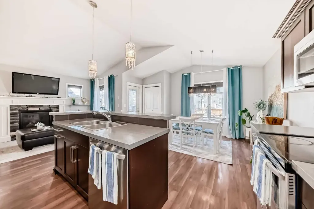 21 Valley Crescent Blackfalds AB T4M 0K4